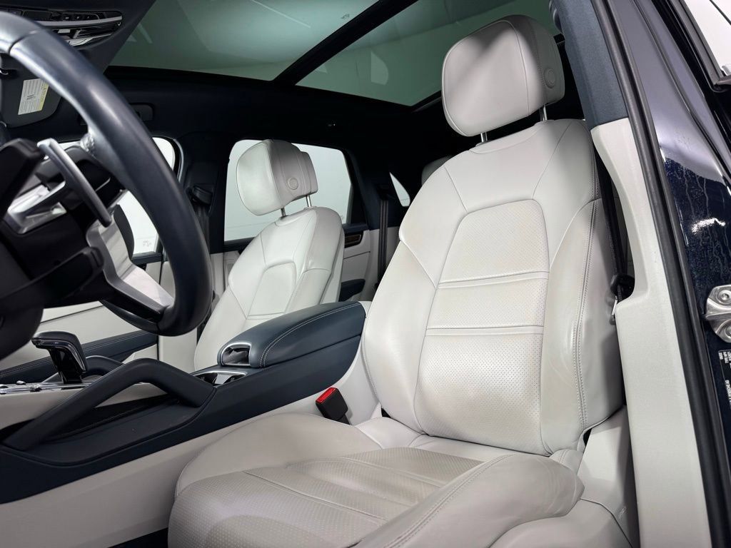 Used 2022 Porsche Cayenne AWD/4WD image 16