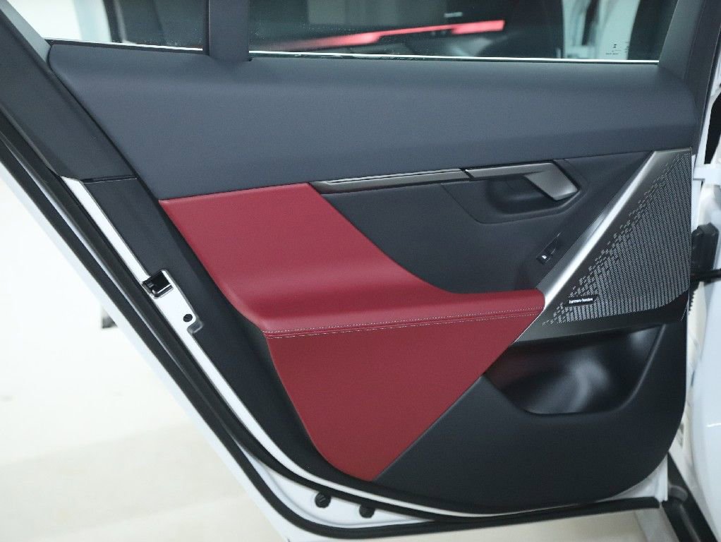 Used 2025 BMW i5 xDrive40 w/ Premium Package image 14