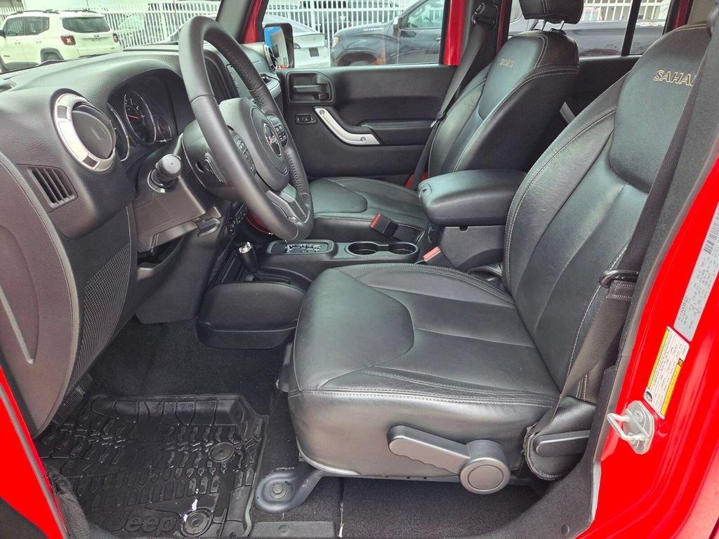 Used 2018 Jeep Wrangler Unlimited Sahara w/ Connectivity Group AWD/4WD image 6