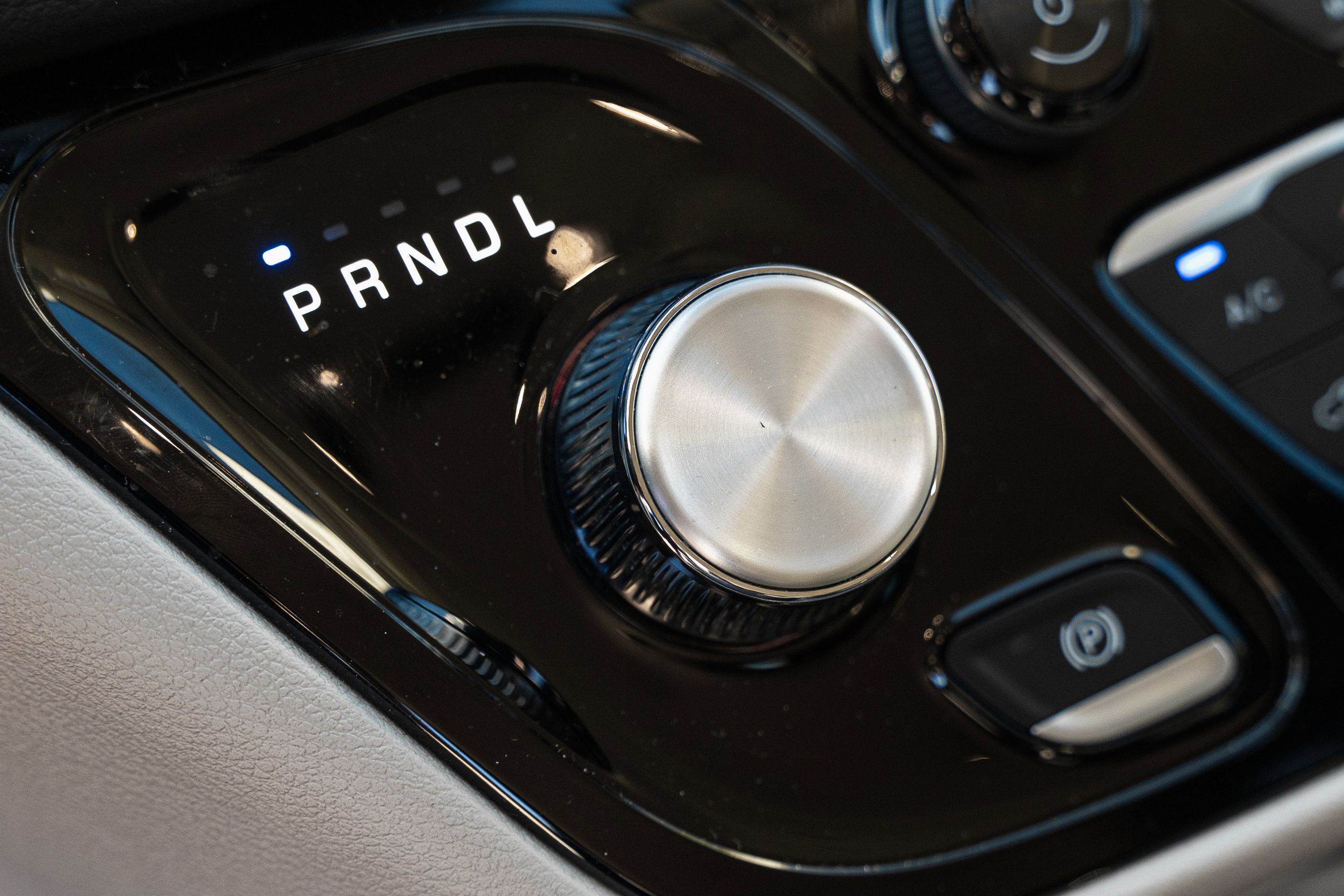 Used 2024 Chrysler Pacifica Touring-L image 11