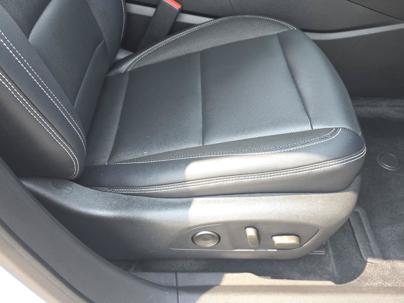Used 2024 Chevrolet Blazer EV LT AWD/4WD image 18