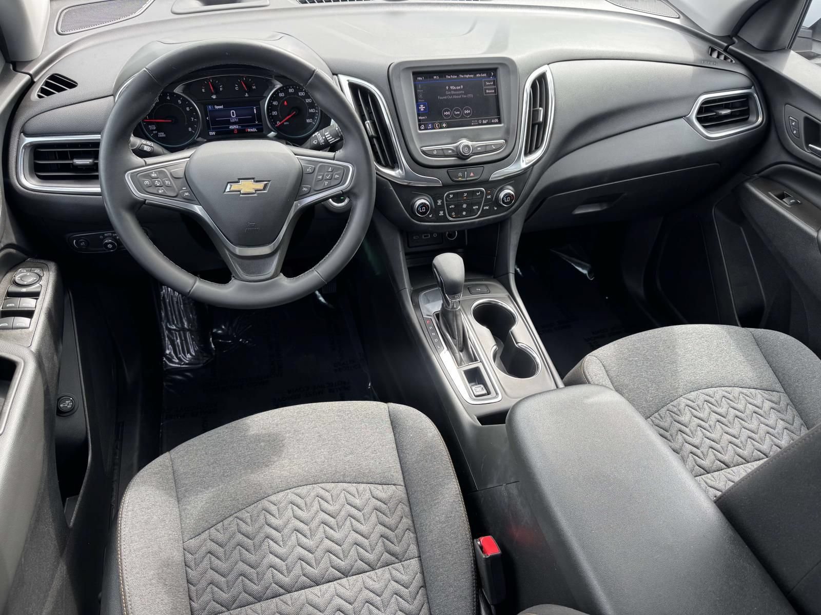 Used 2023 Chevrolet Equinox LT FWD image 2
