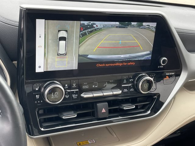 Used 2024 Toyota Highlander Platinum FWD image 17