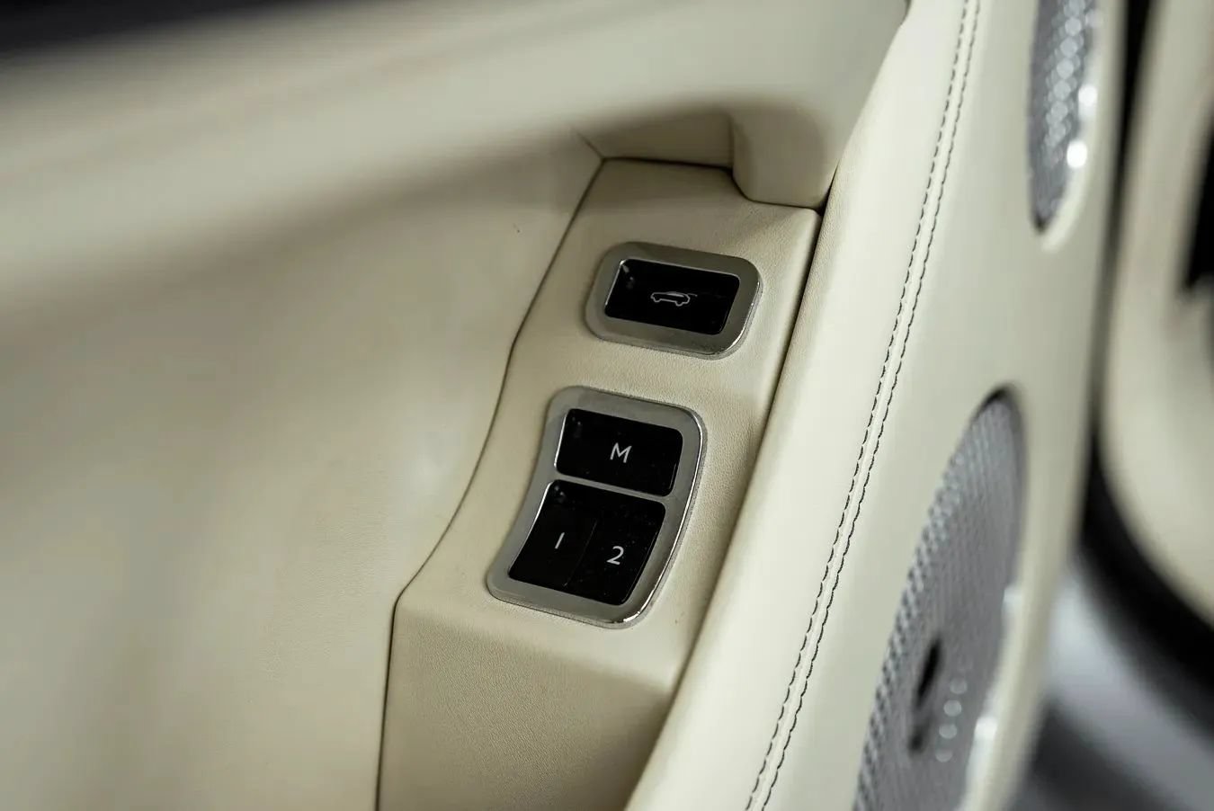Used 2023 Bentley Bentayga AWD/4WD image 20