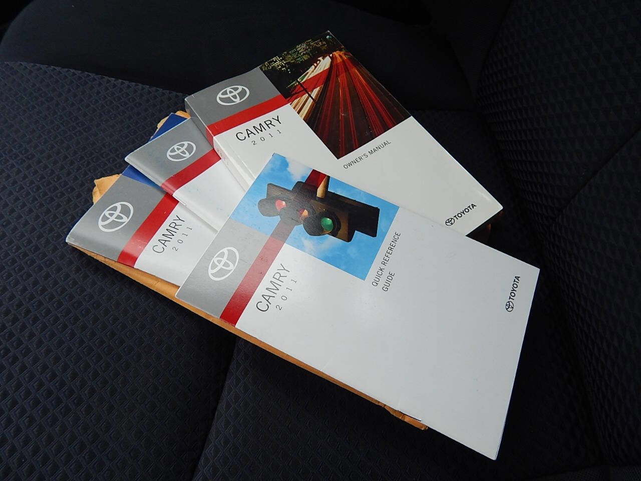 Used 2011 Toyota Camry SE w/ SE Extra-Value Pkg #1 FWD image 22