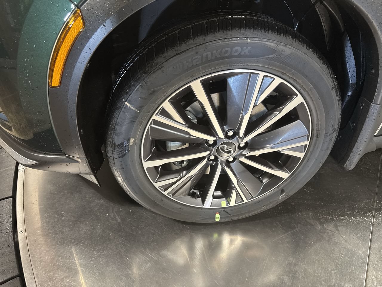 Certified 2026 INFINITI QX60 Luxe w/ Family Package AWD/4WD image 2