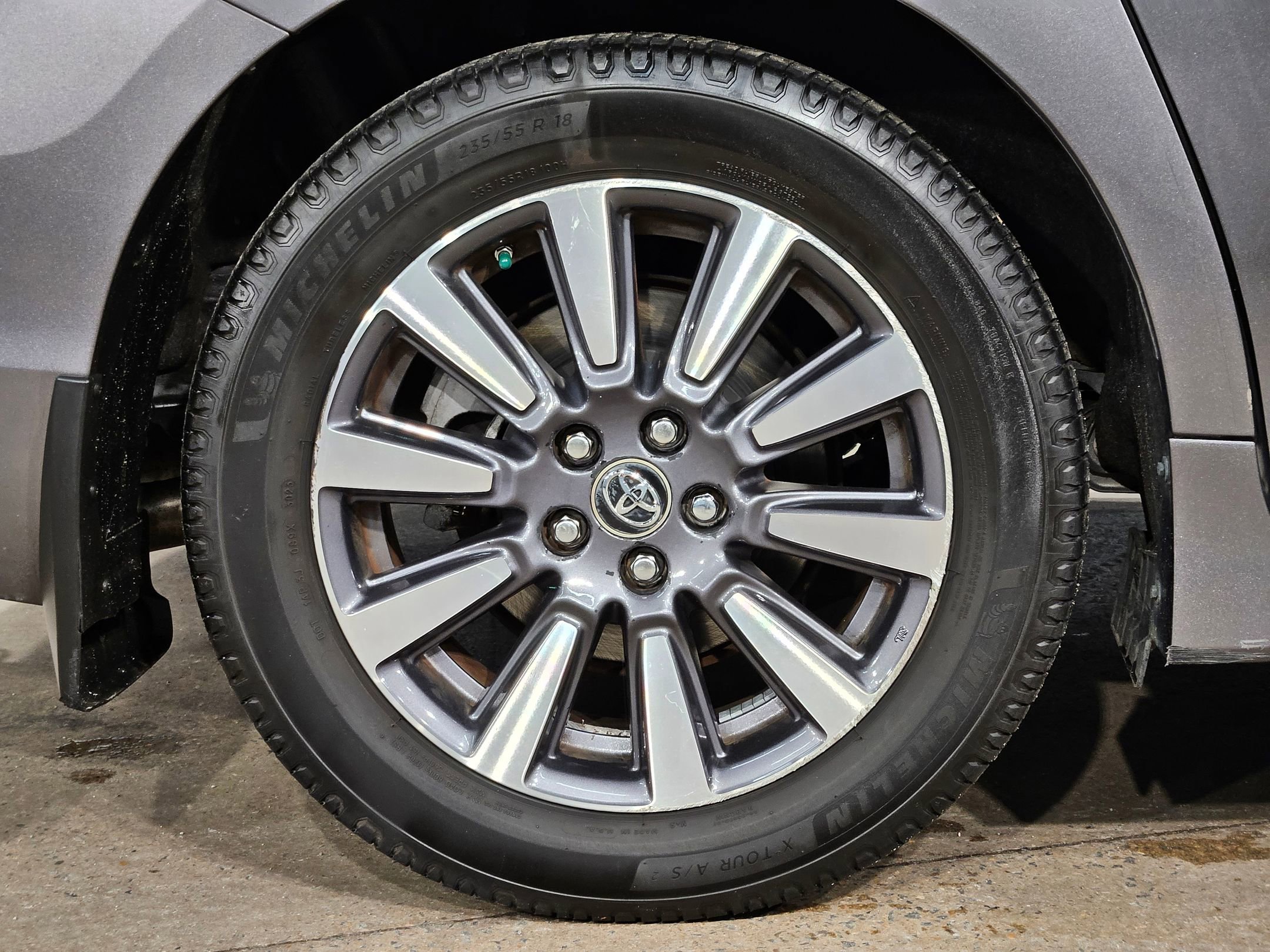 Used 2018 Toyota Sienna Limited image 17