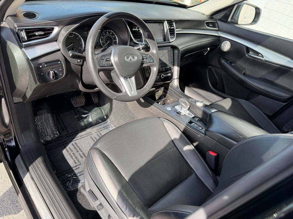 Used 2022 INFINITI QX50 Essential image 2