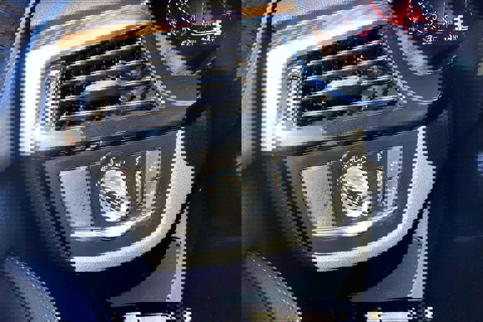 Used 2023 BMW 530i w/ Premium Package image 36