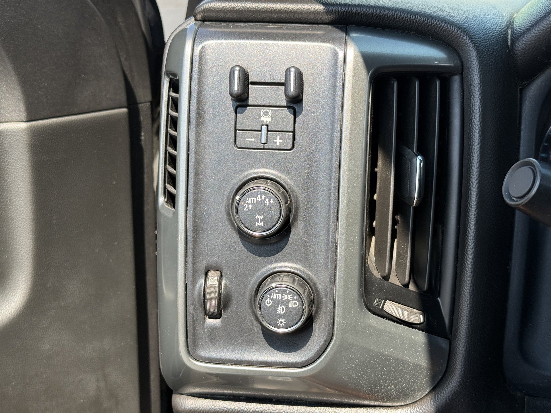 Used 2019 Chevrolet Silverado 1500 LT w/ All Star Edition AWD/4WD image 30