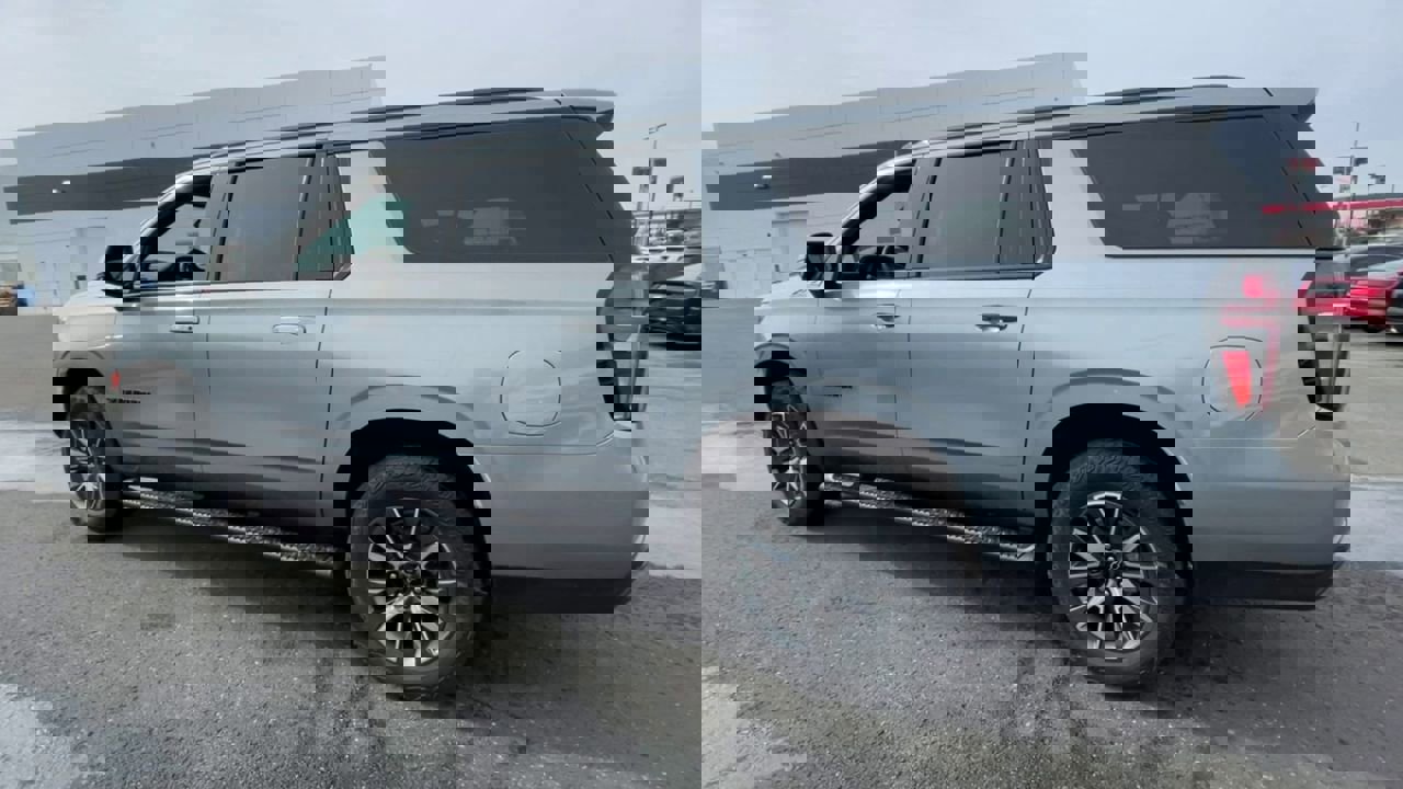 Used 2024 Chevrolet Suburban Z71 w/ Luxury Package image 3