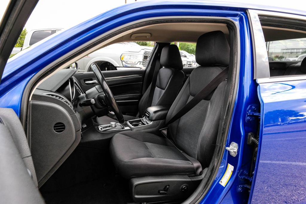 Used 2019 Chrysler 300 Touring w/ Chrome Appearance Package RWD image 34