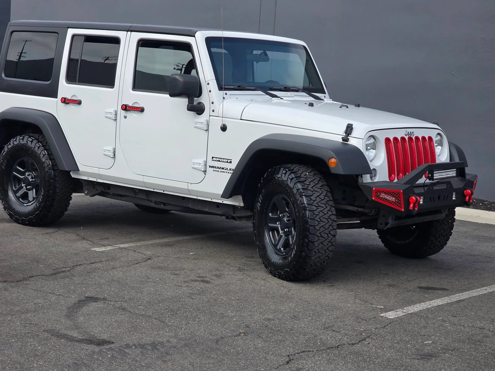 Used 2015 Jeep Wrangler Unlimited Sport w/ Connectivity Group AWD/4WD image 2
