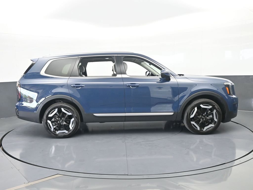 Used 2025 Kia Telluride EX w/ EX Captain's Chair Package image 7