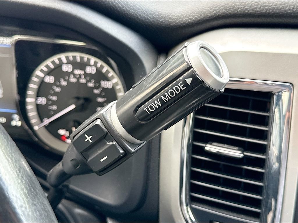 Used 2019 Nissan Titan SV w/ SV Convenience Package AWD/4WD image 17