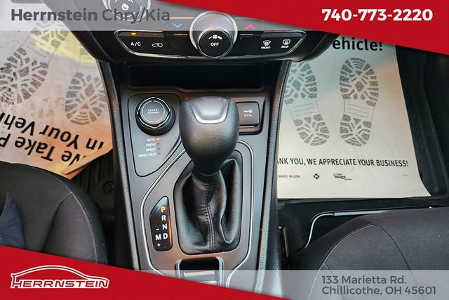 Used 2021 Jeep Cherokee Latitude w/ Mopar Interior Package AWD/4WD image 19