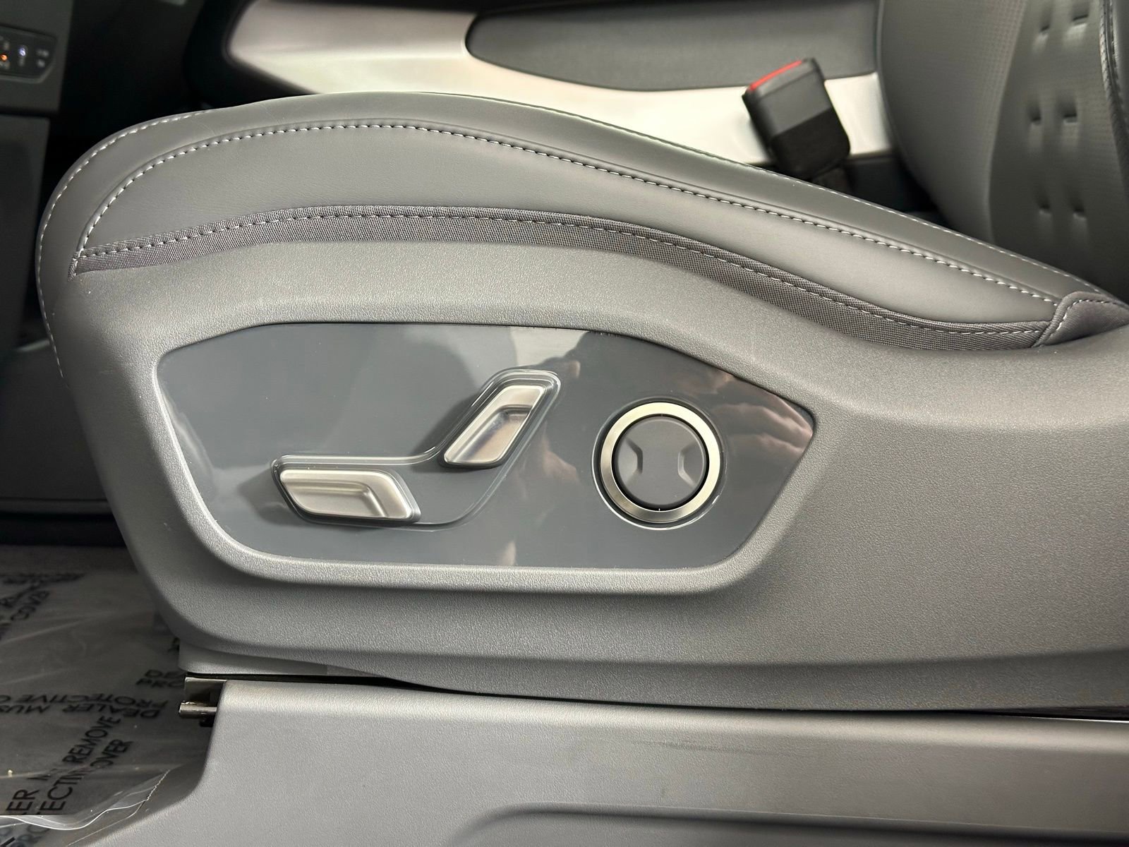 Used 2025 Kia EV9 Wind image 8