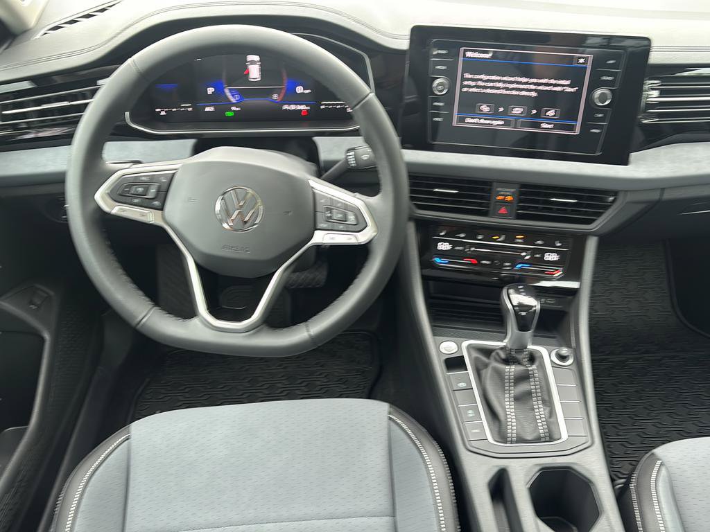 New 2026 Volkswagen Jetta SE FWD image 18