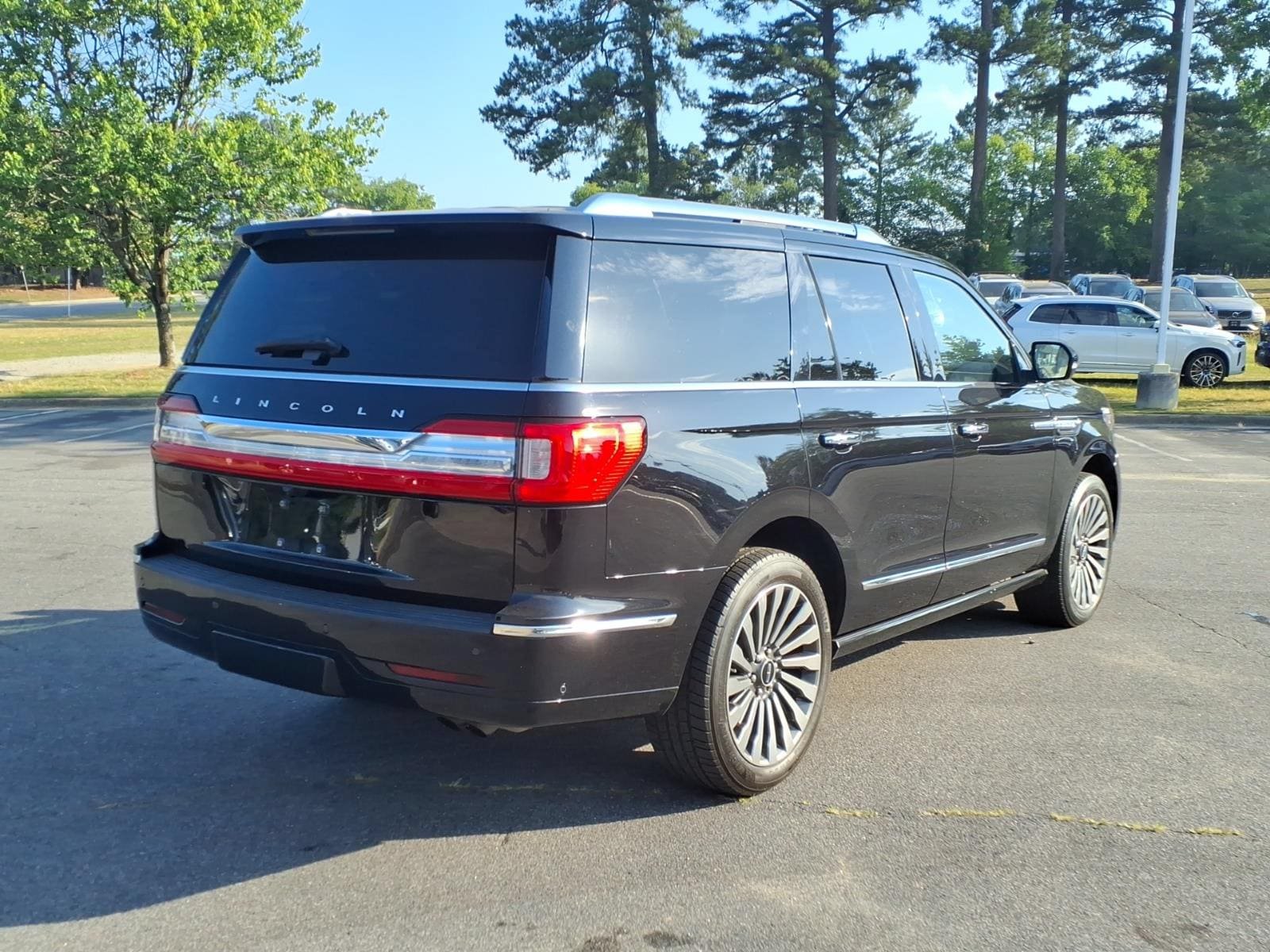Used 2019 Lincoln Navigator Reserve AWD/4WD image 3