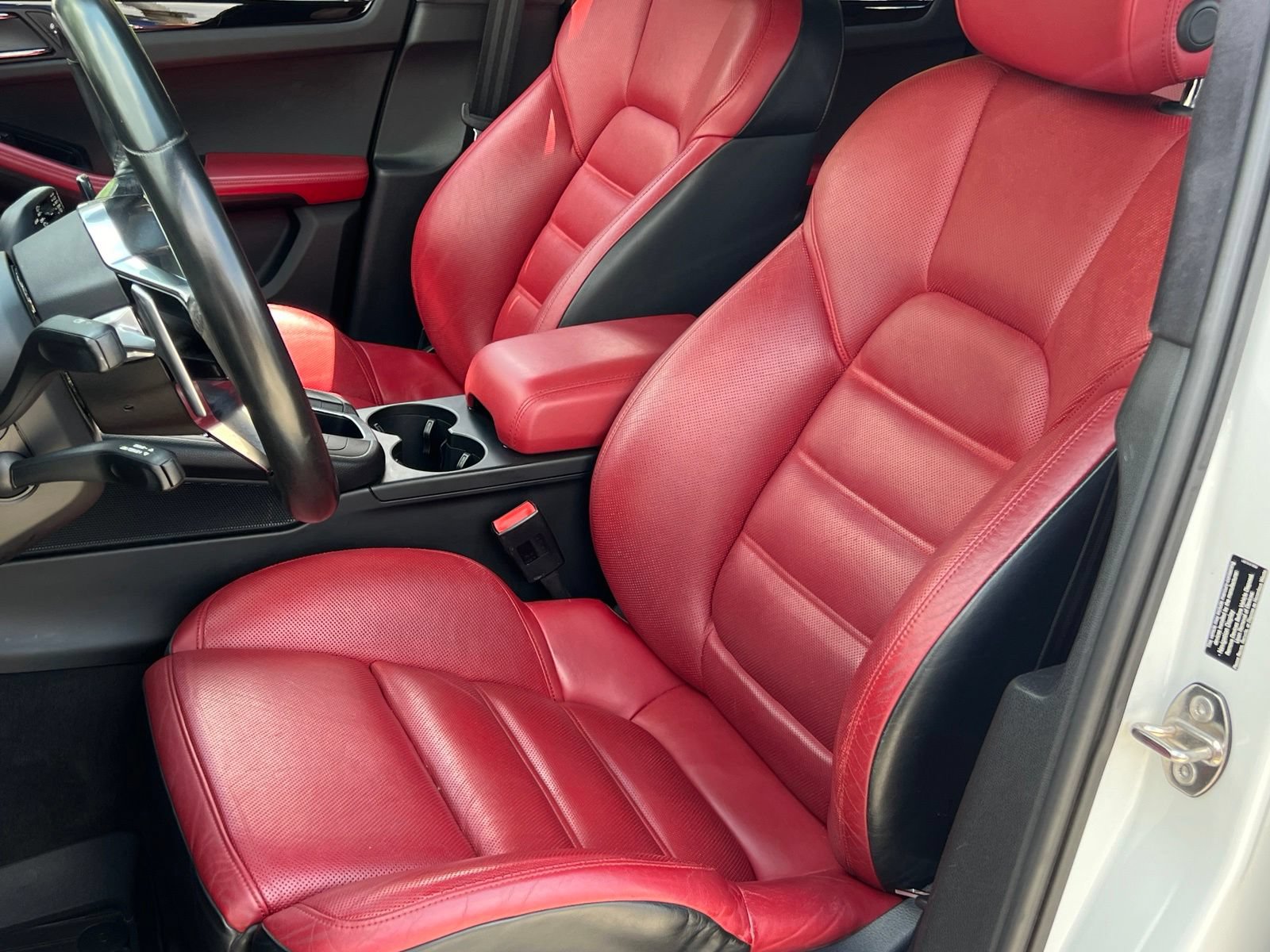 Certified 2015 Porsche Macan Turbo AWD/4WD image 5