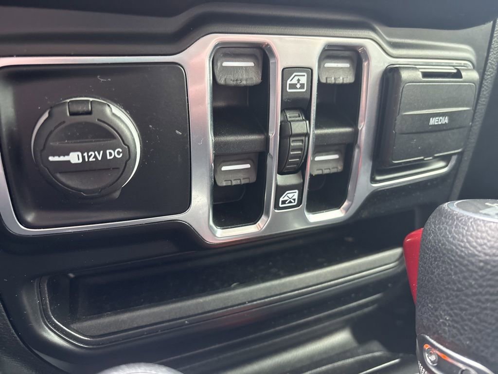Used 2020 Jeep Wrangler Unlimited Sahara w/ Dual Top Group AWD/4WD image 29