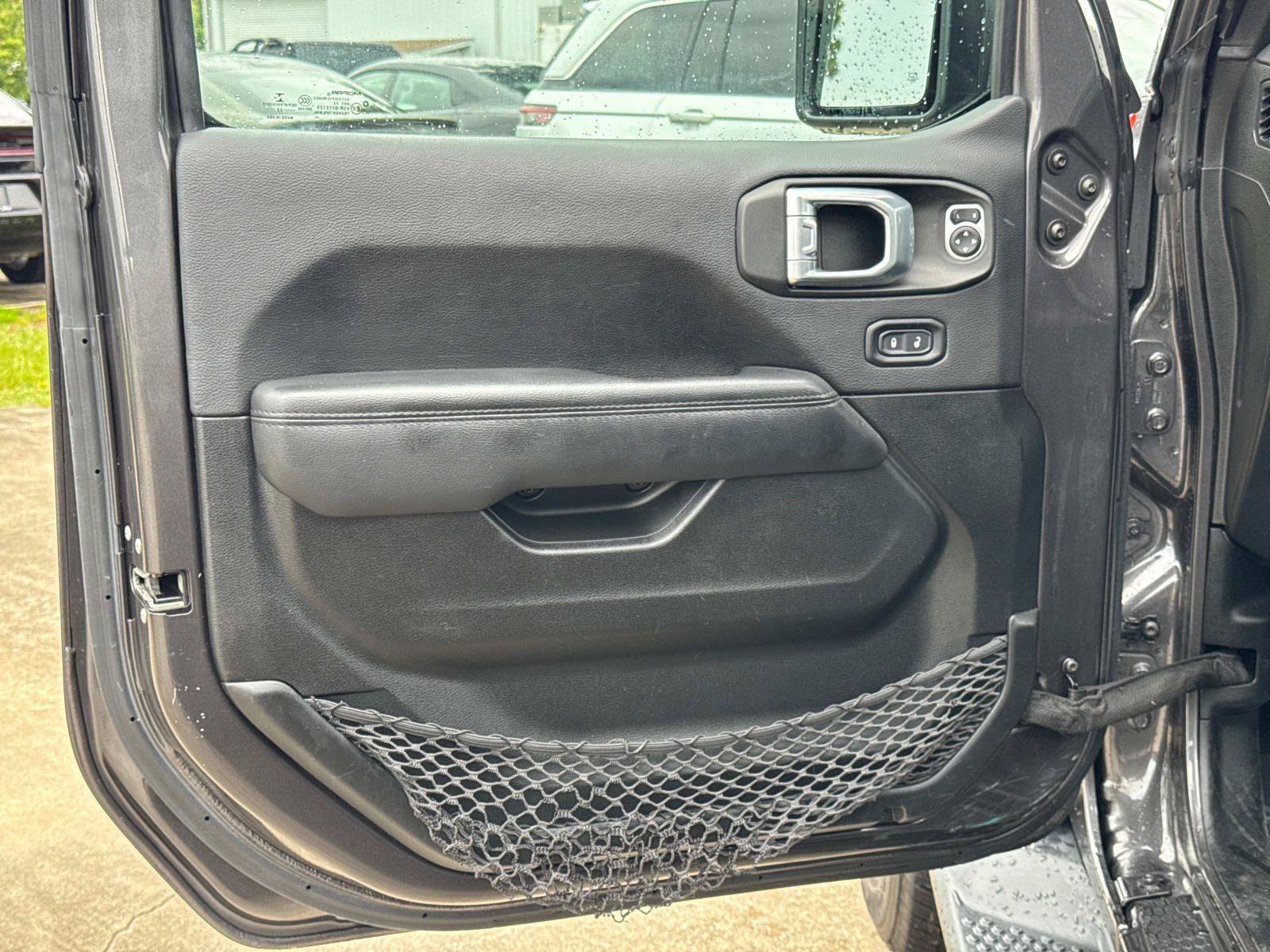 Used 2022 Jeep Wrangler Unlimited Sahara AWD/4WD image 17