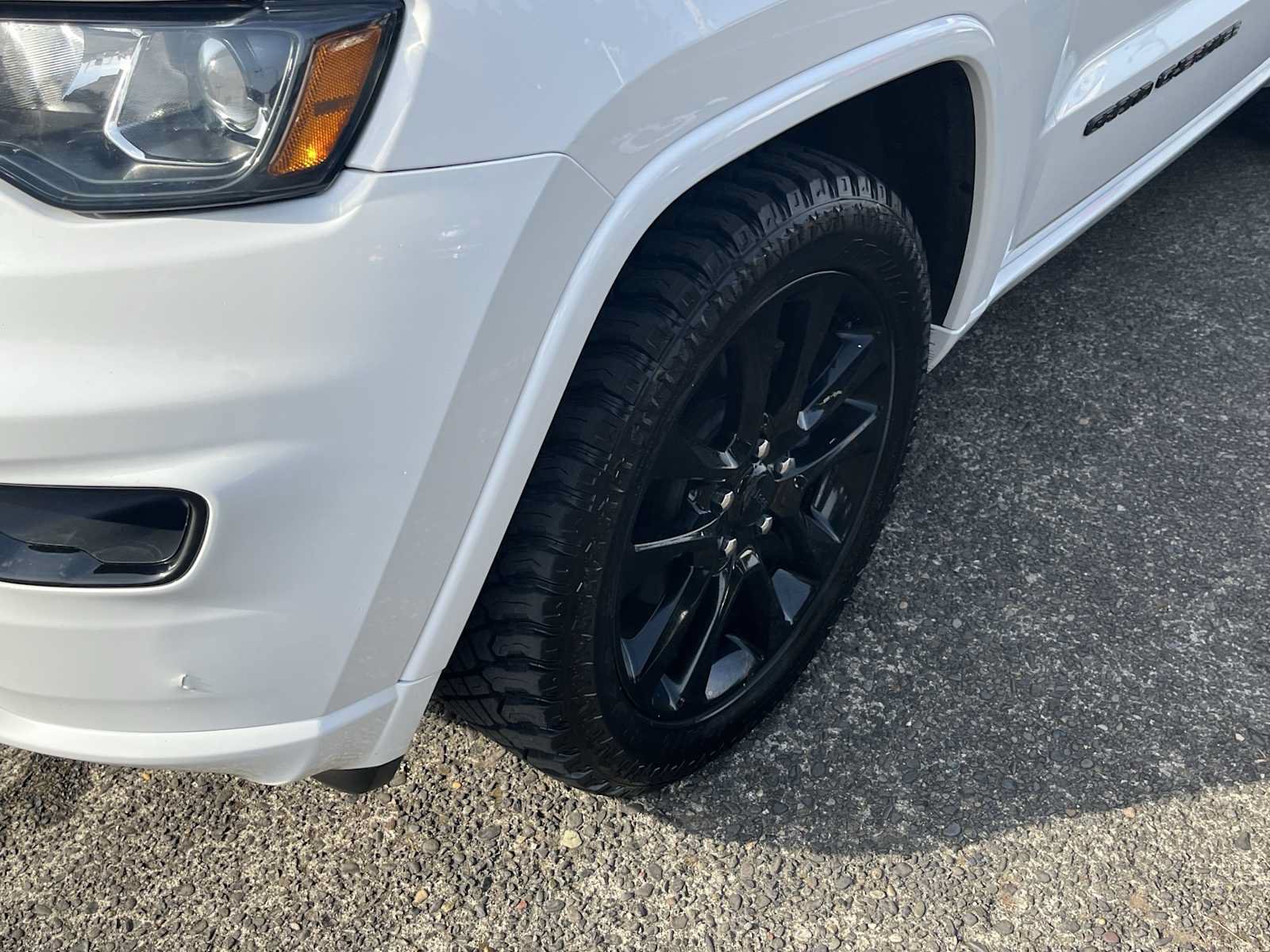 Used 2019 Jeep Grand Cherokee Altitude AWD/4WD image 8