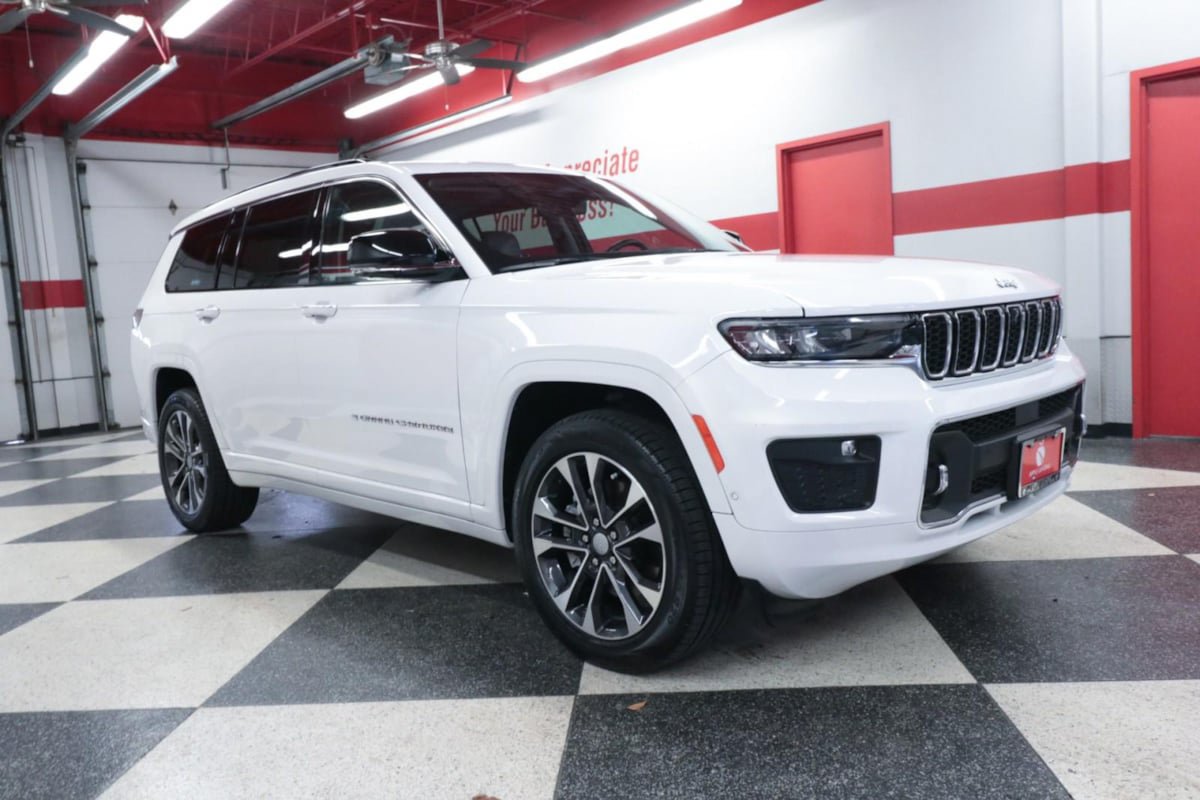 Used 2021 Jeep Grand Cherokee L Overland w/ Advanced Protech Group III RWD image 2