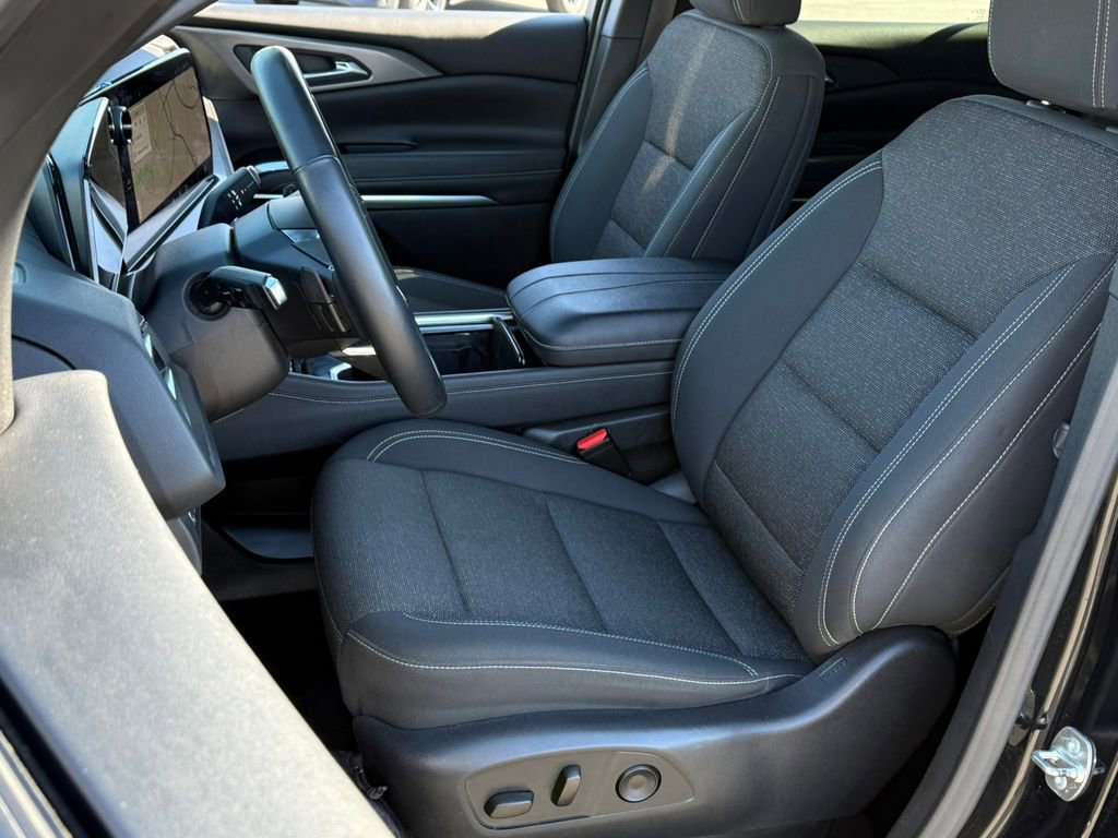 Used 2024 Chevrolet Traverse LT image 23