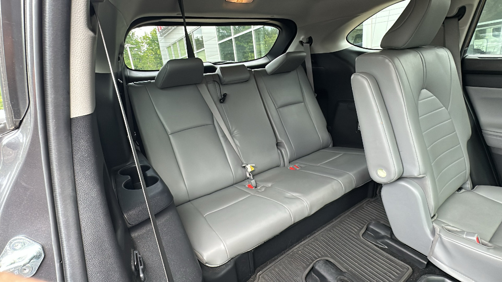 Used 2023 Toyota Highlander XLE FWD image 27