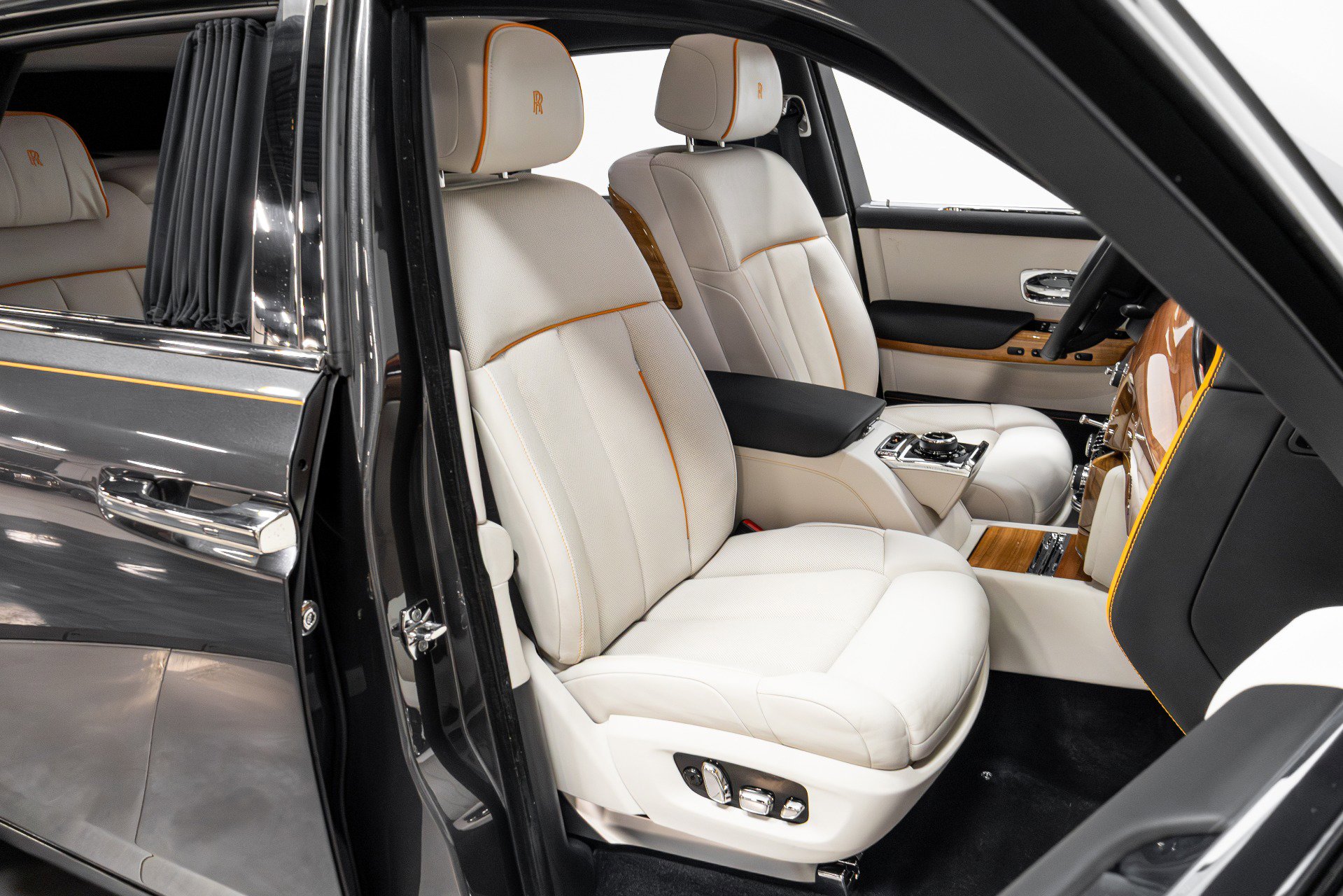 Used 2019 Rolls-Royce Phantom Sedan image 22