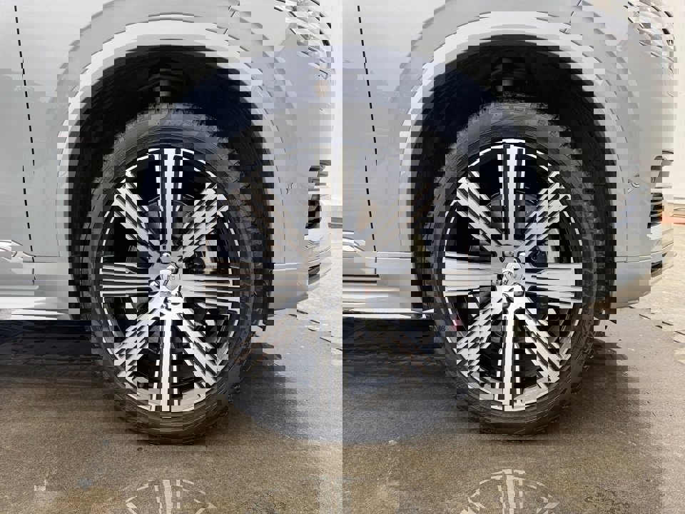 Certified 2024 Volvo XC90 T8 Plus w/ Protection Package Premier image 25