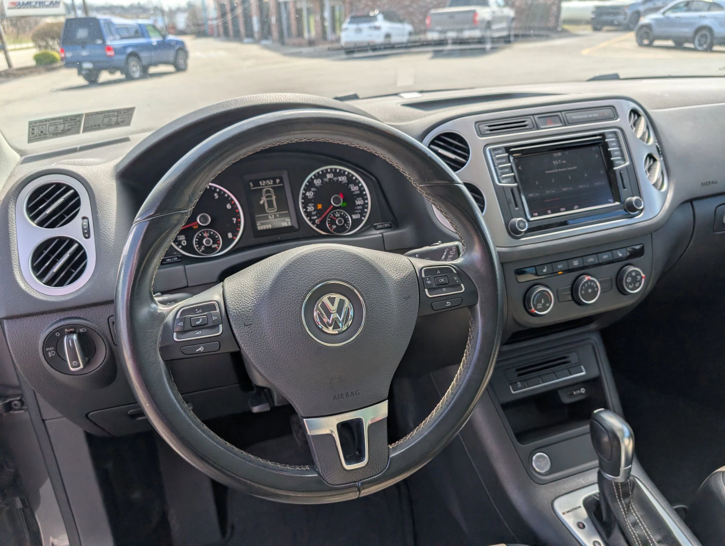 Used 2016 Volkswagen Tiguan SE AWD/4WD image 16