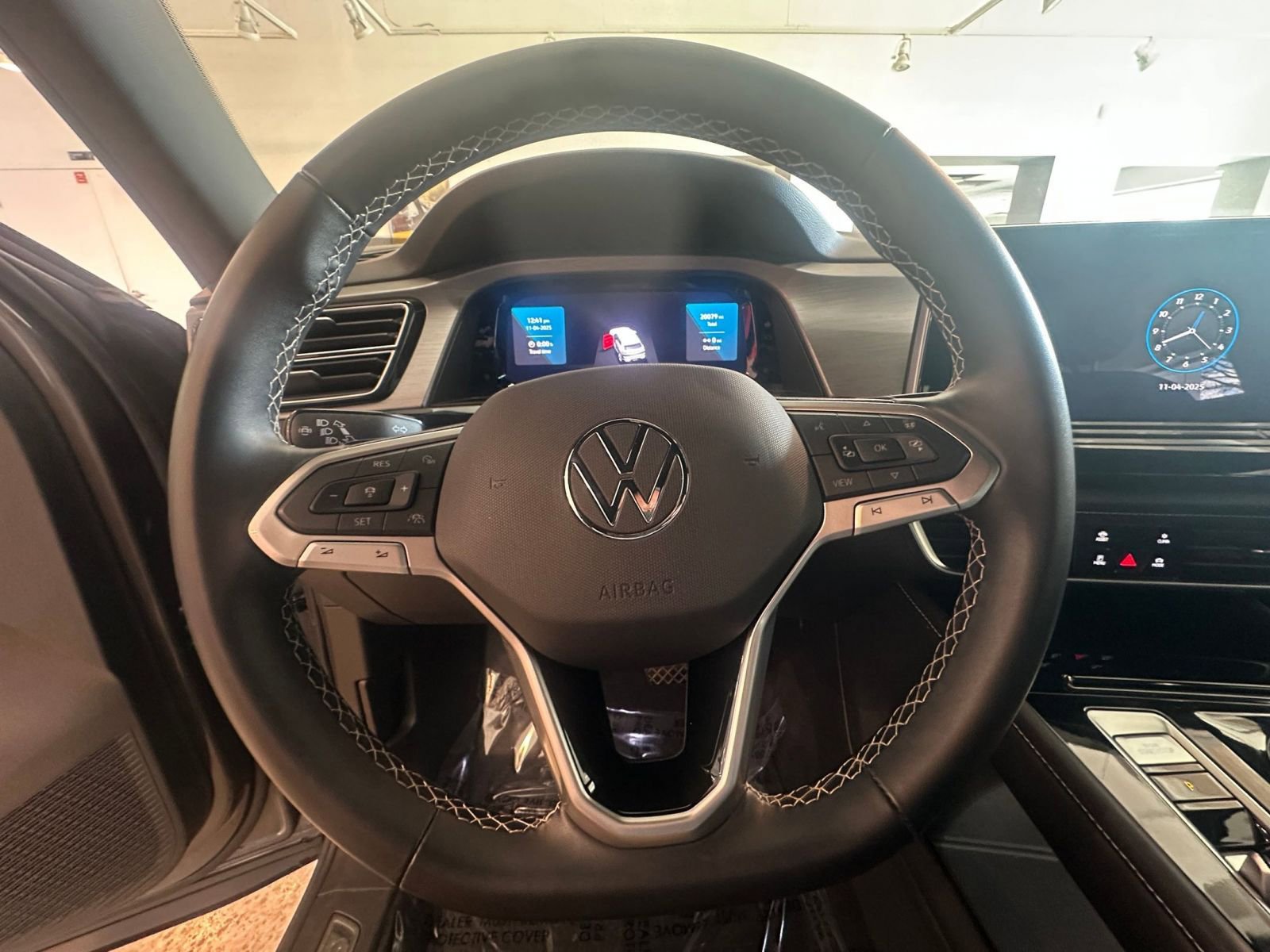 Used 2025 Volkswagen Atlas Cross Sport SE image 28