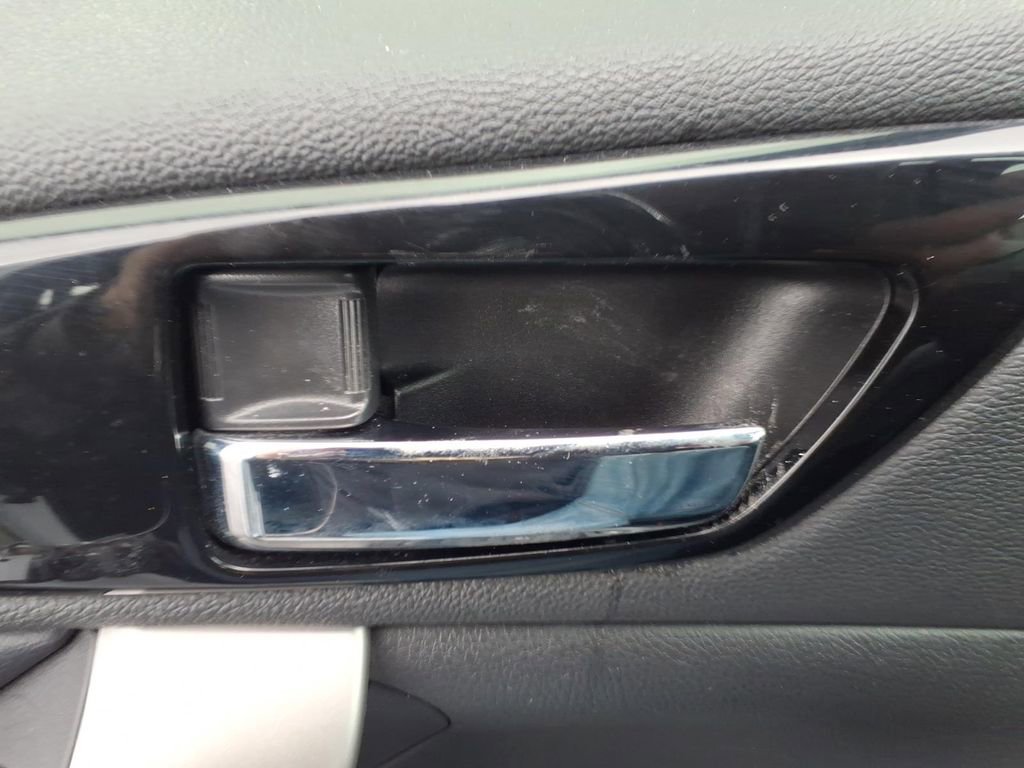 Used 2024 Mitsubishi Eclipse Cross SE image 13