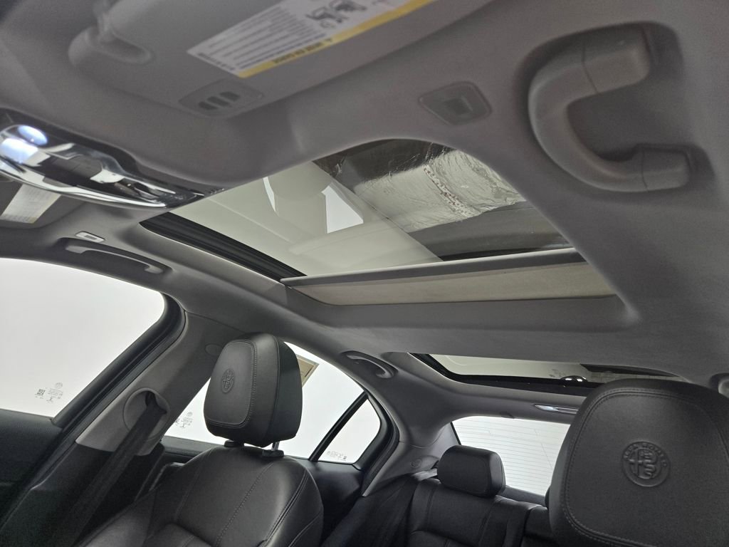 Used 2021 Alfa Romeo Giulia Sprint w/ Nero Edizione image 9