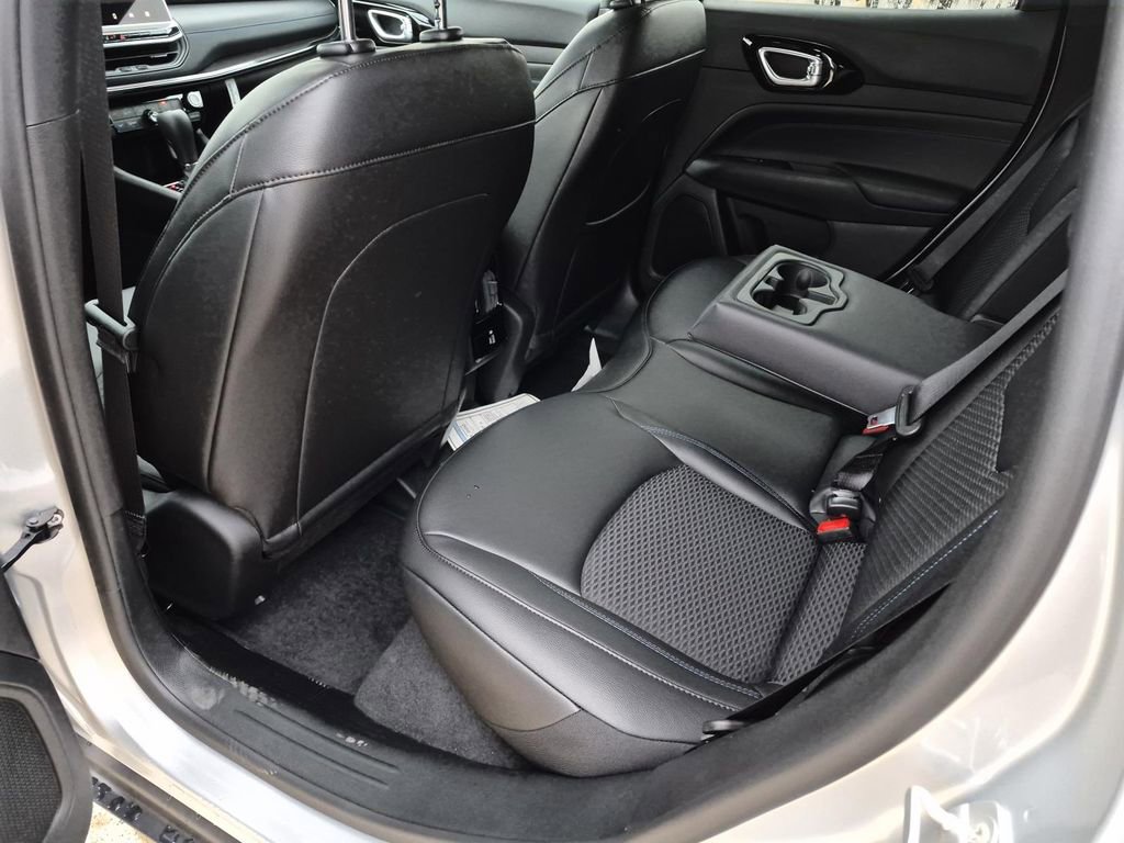 New 2026 Jeep Compass Latitude image 13