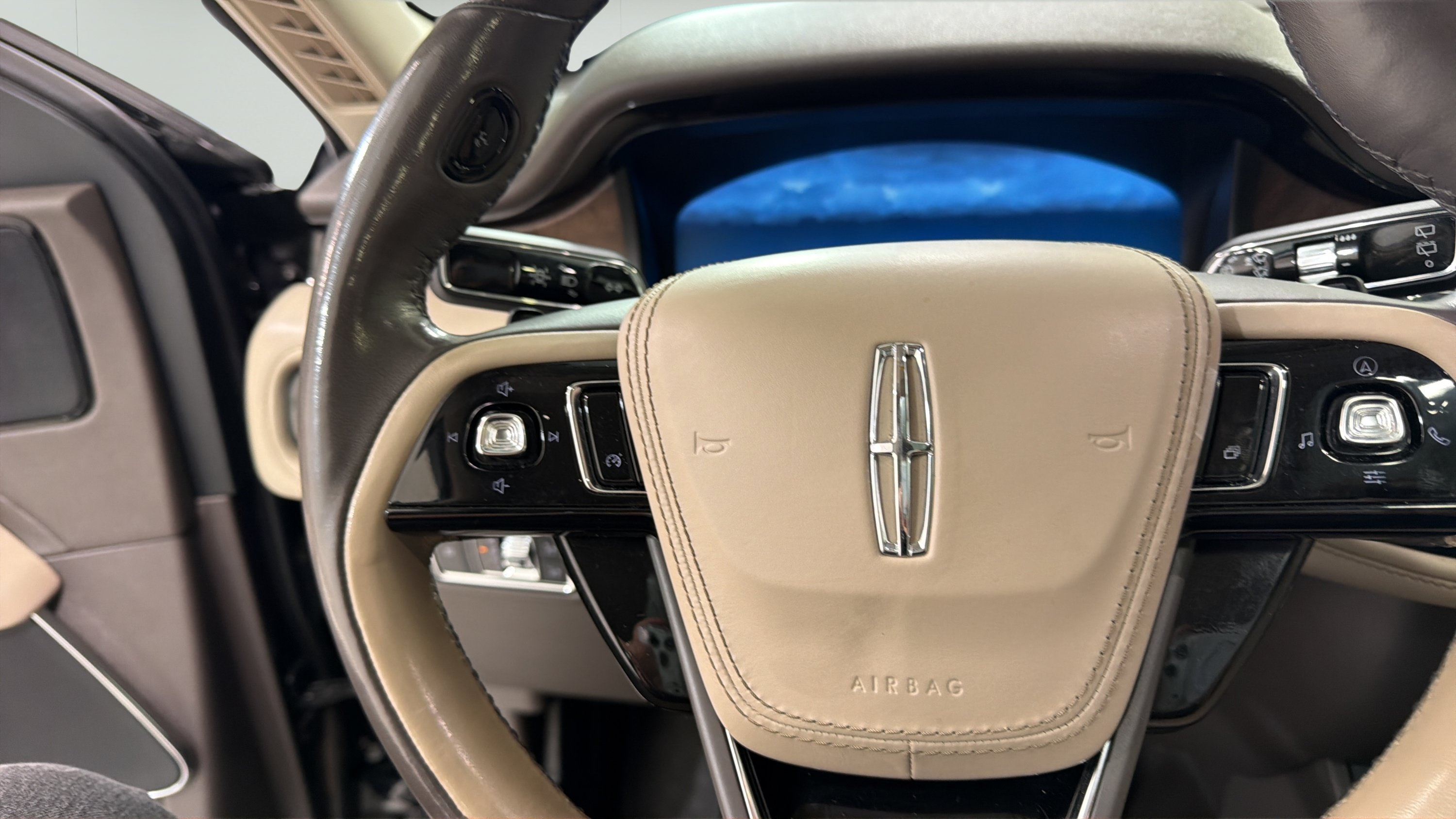 Used 2021 Lincoln Aviator Reserve w/ Elements Package Plus RWD image 13