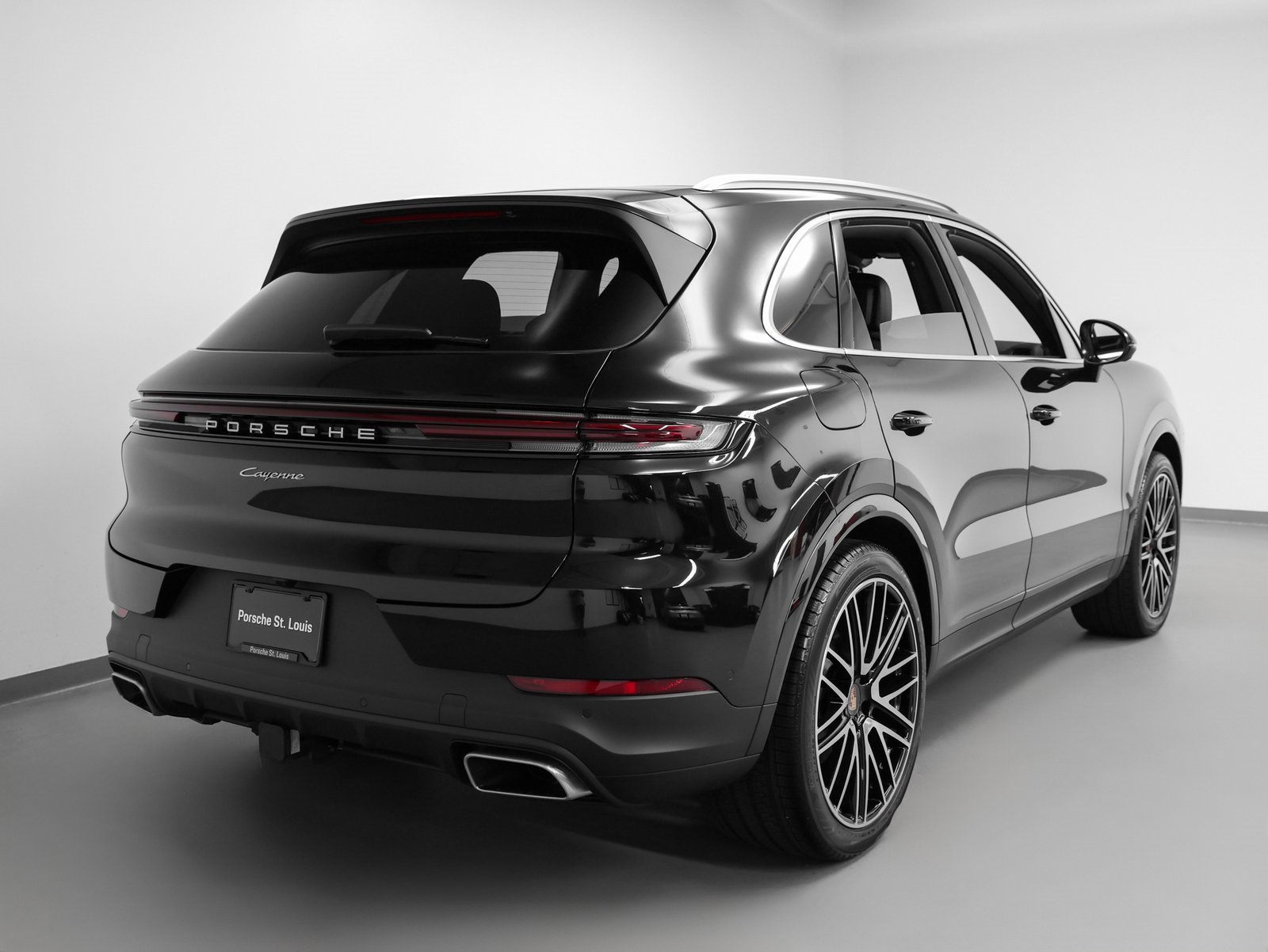 Certified 2025 Porsche Cayenne image 12