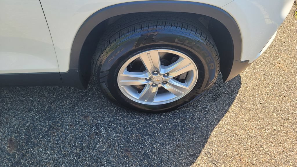 Used 2019 Chevrolet Trax LT w/ LT Convenience Package AWD/4WD image 15