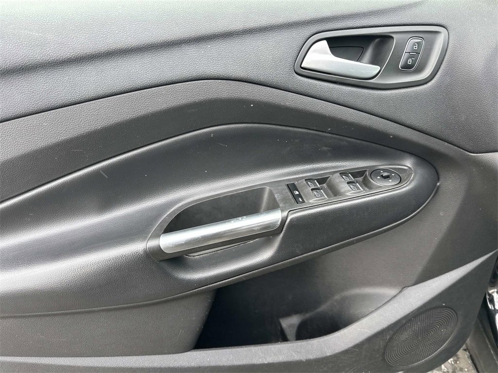 Used 2019 Ford Escape SE image 15