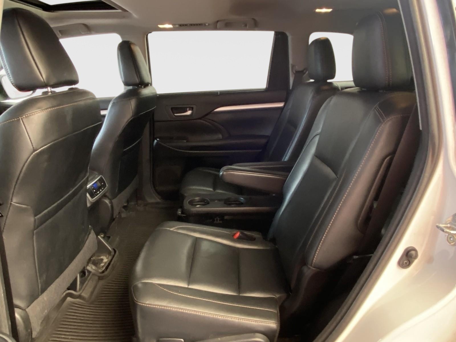 Used 2017 Toyota Highlander XLE AWD/4WD image 19