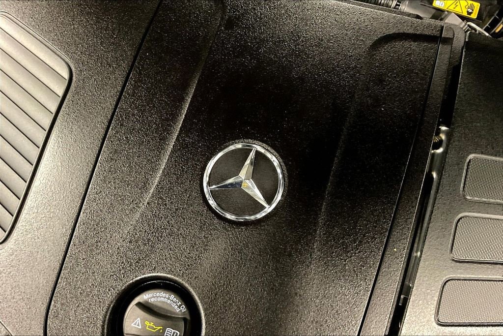 Used 2025 Mercedes-Benz GLC 300 4MATIC image 31