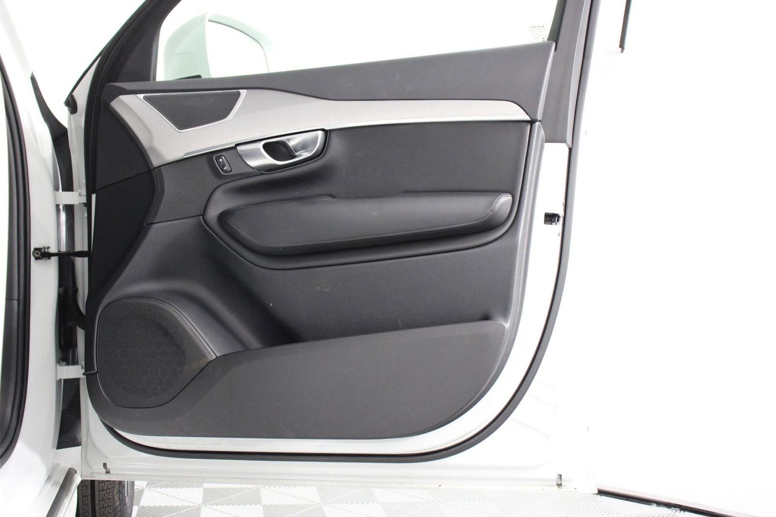 Certified 2024 Volvo XC90 B5 Core w/ Protection Package Premier image 21