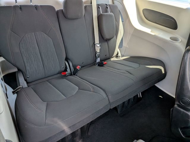 Used 2020 Chrysler Pacifica Touring FWD image 33