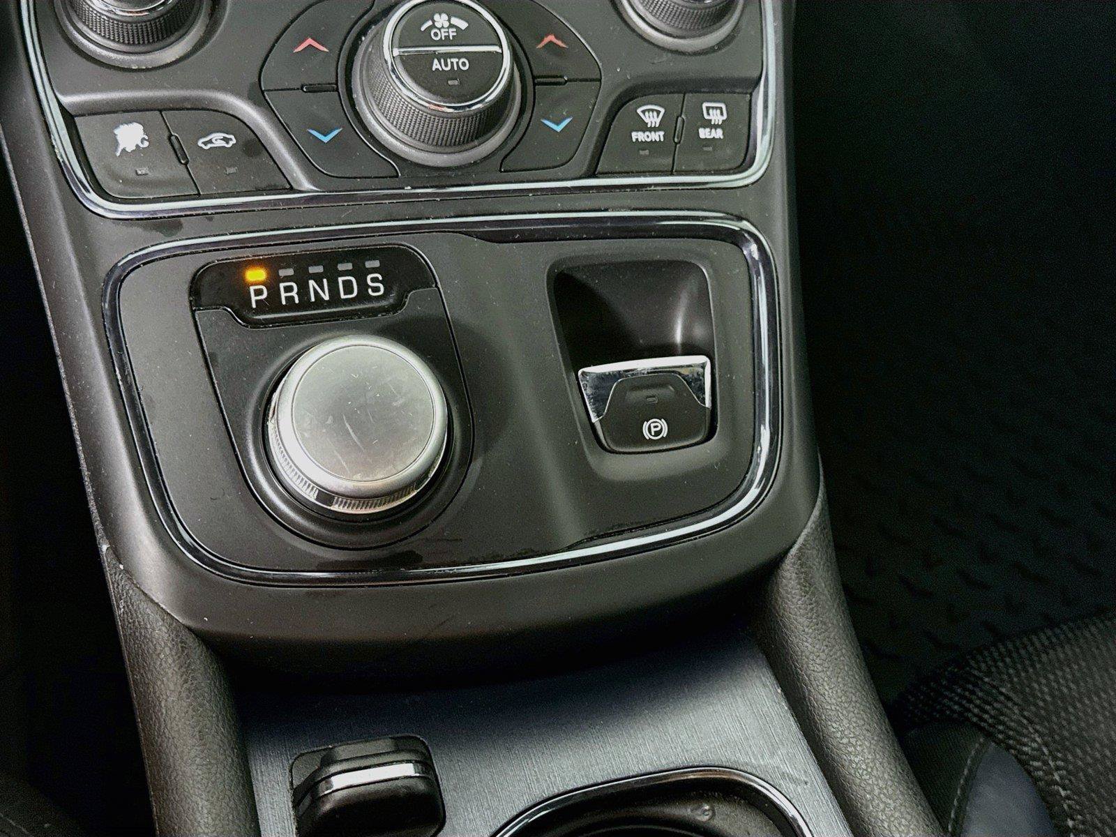 Used 2015 Chrysler 200 S FWD image 10