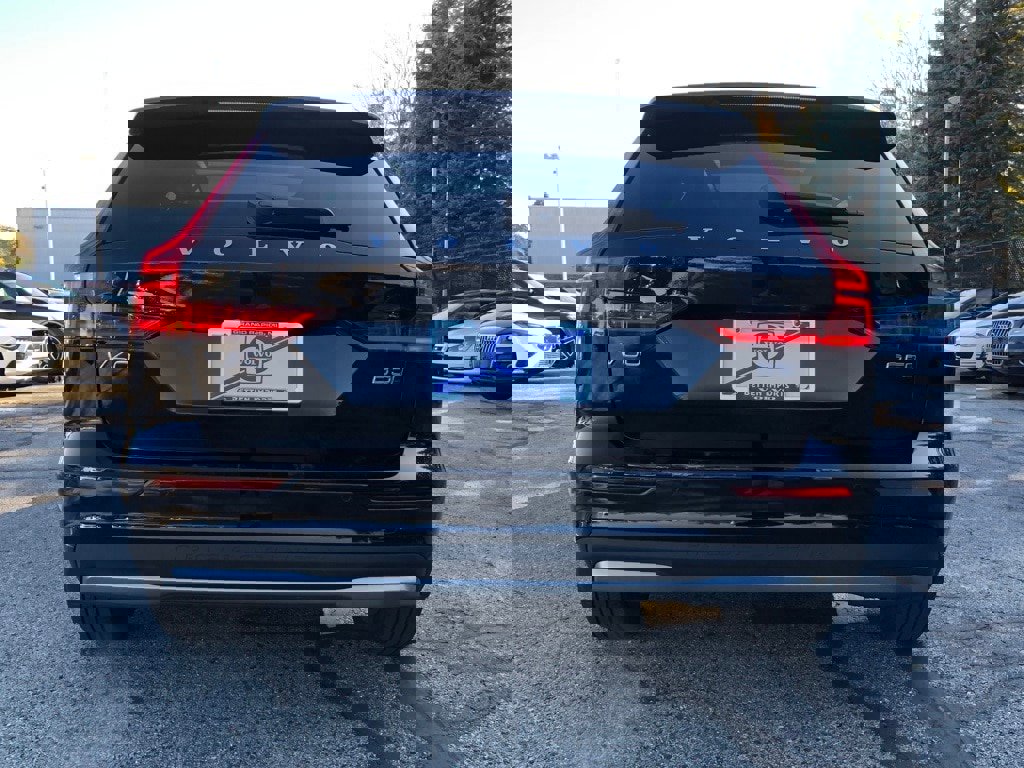 Used 2025 Volvo V60 B5 Cross Country Plus image 5