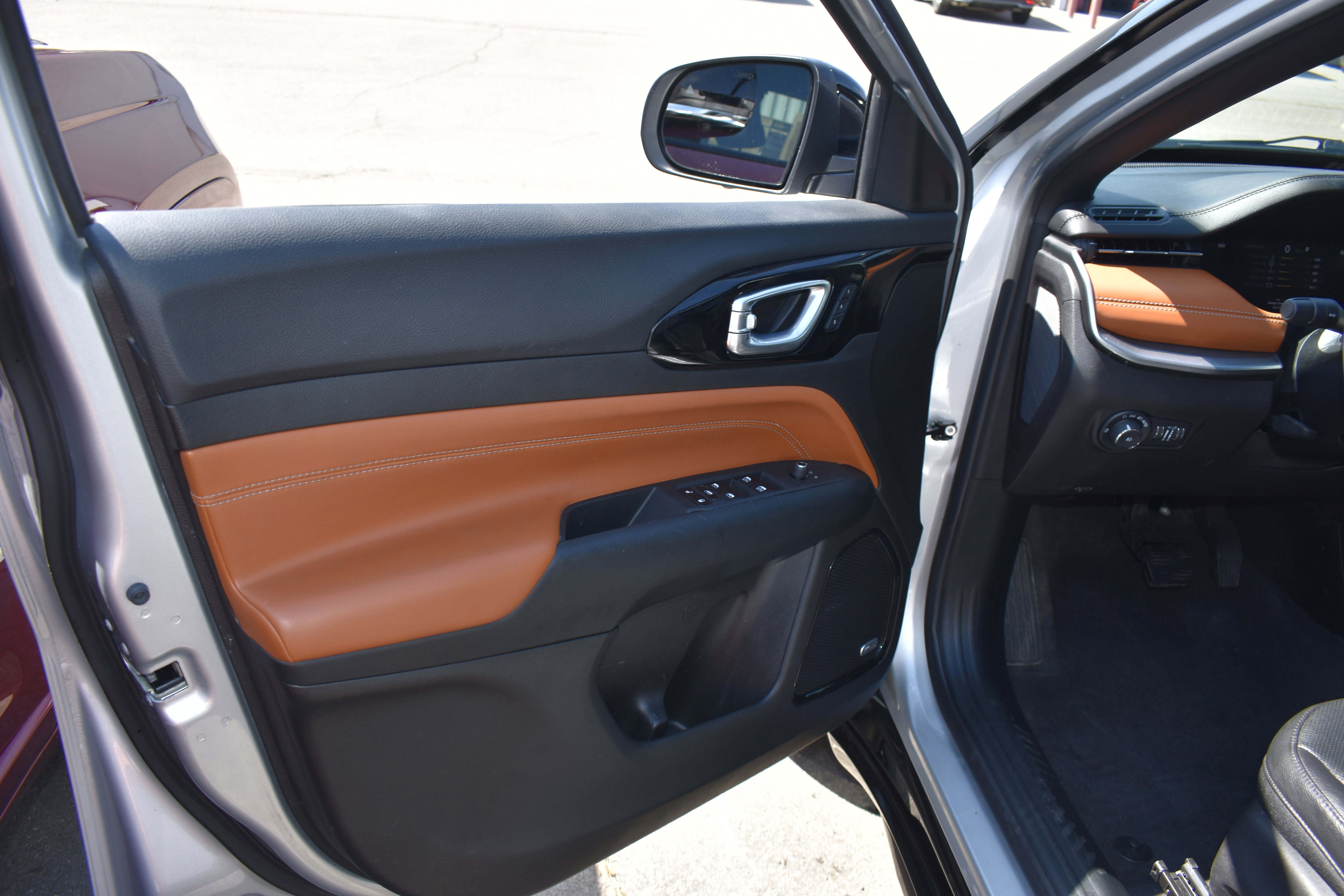 Used 2025 Jeep Compass Limited w/ Elite Group image 25