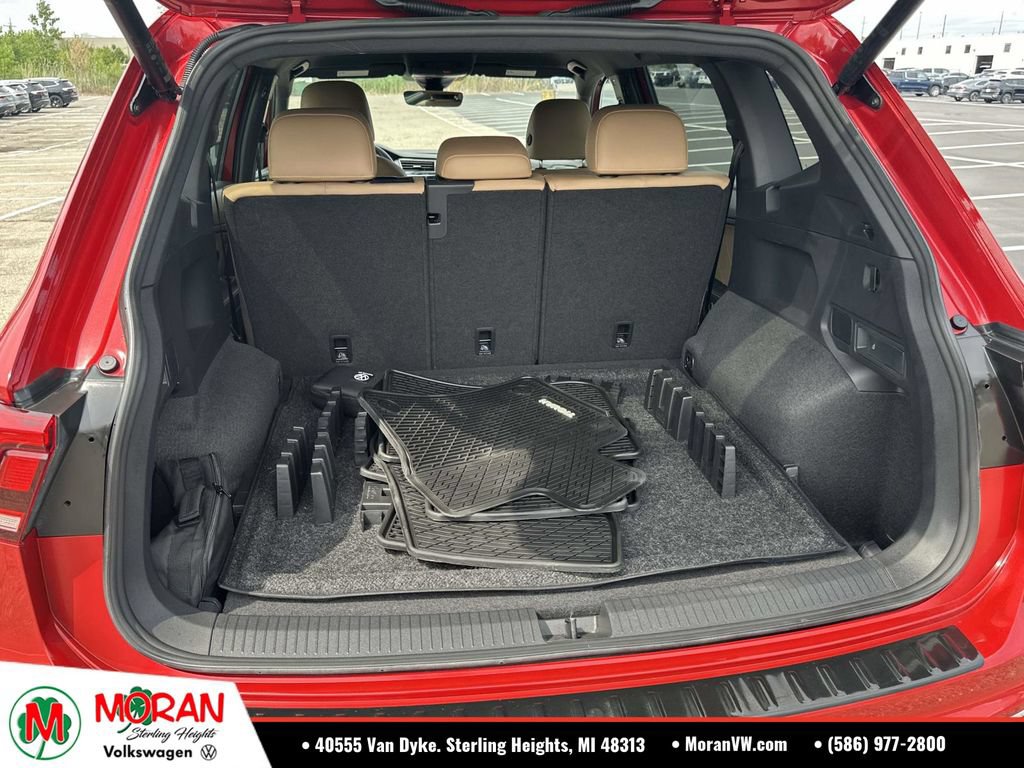 Certified 2024 Volkswagen Tiguan SE AWD/4WD image 11