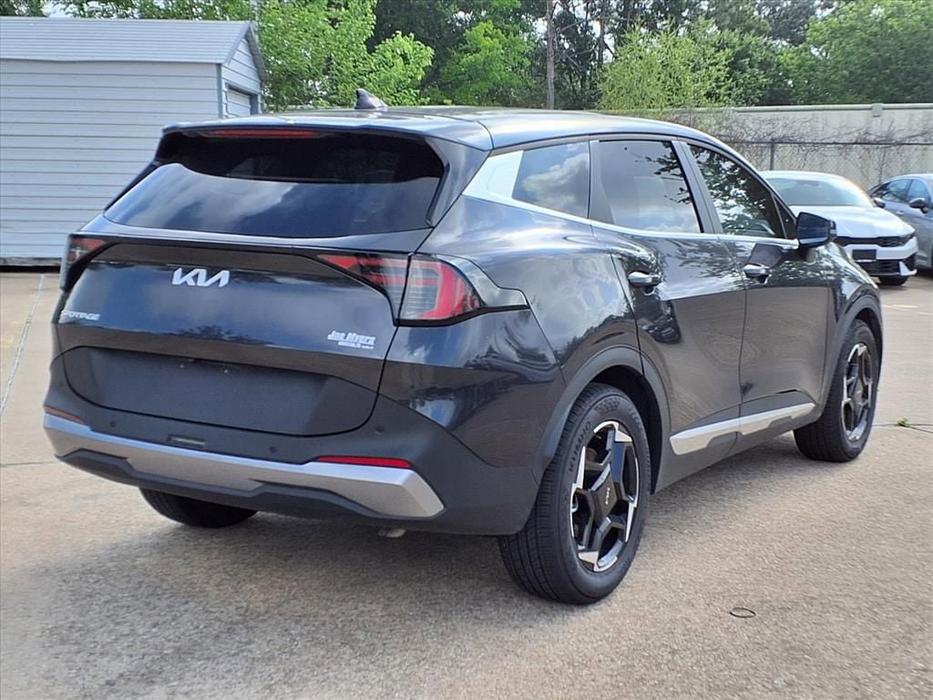 Used 2026 Kia Sportage EX FWD image 4